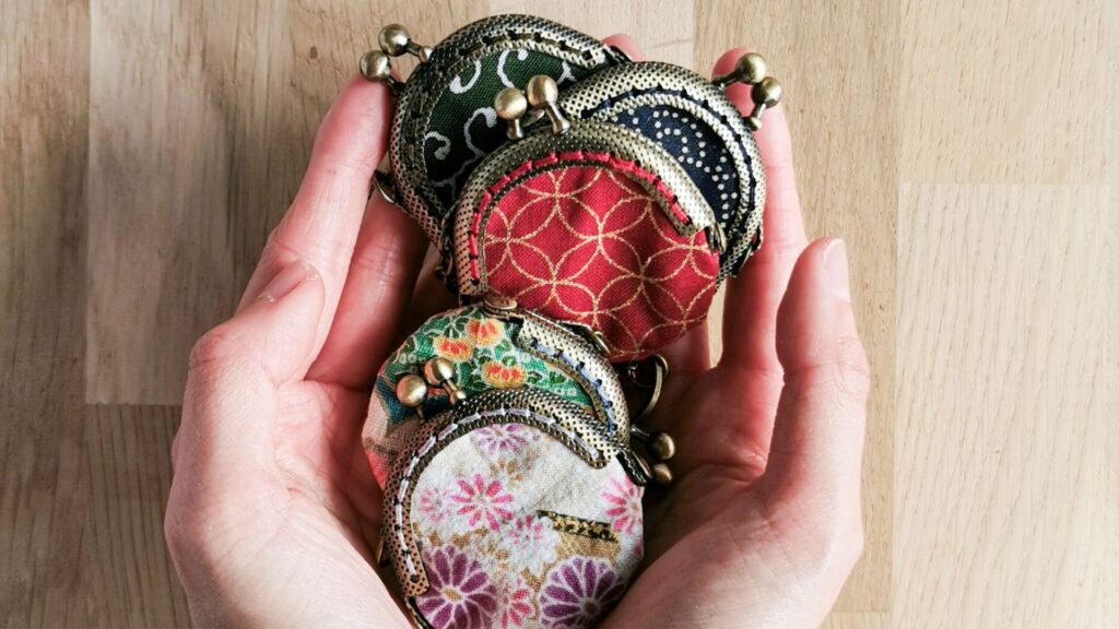 atelier de fabrication de gamaguchi, petit porte monnaie japonais