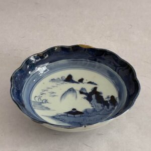 Assiette creuse bleue motif paysage